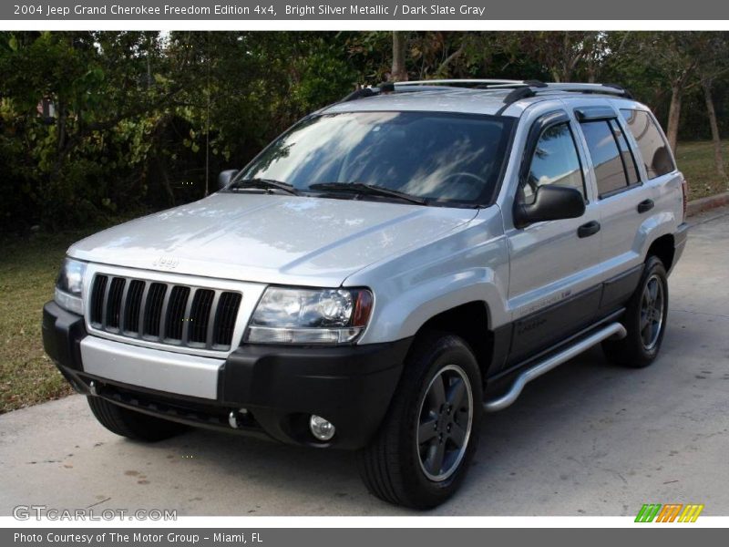 Front 3/4 View of 2004 Grand Cherokee Freedom Edition 4x4