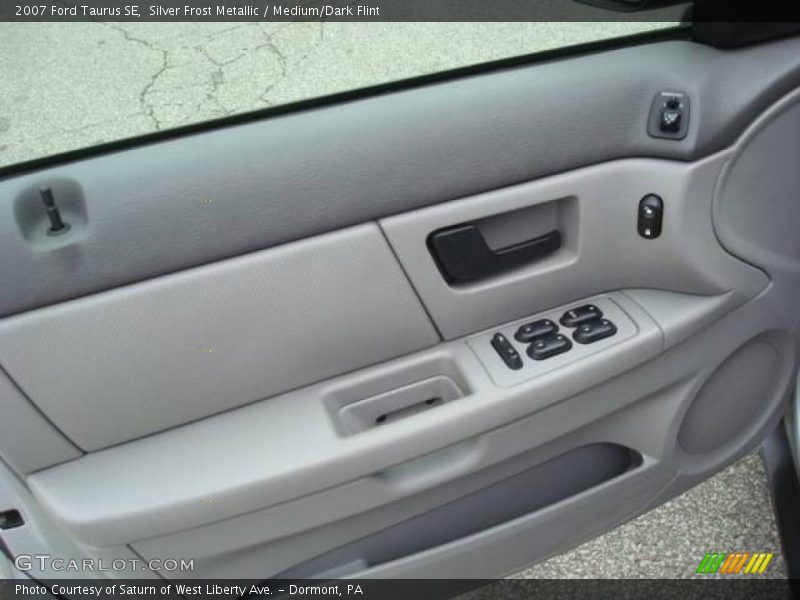 Silver Frost Metallic / Medium/Dark Flint 2007 Ford Taurus SE
