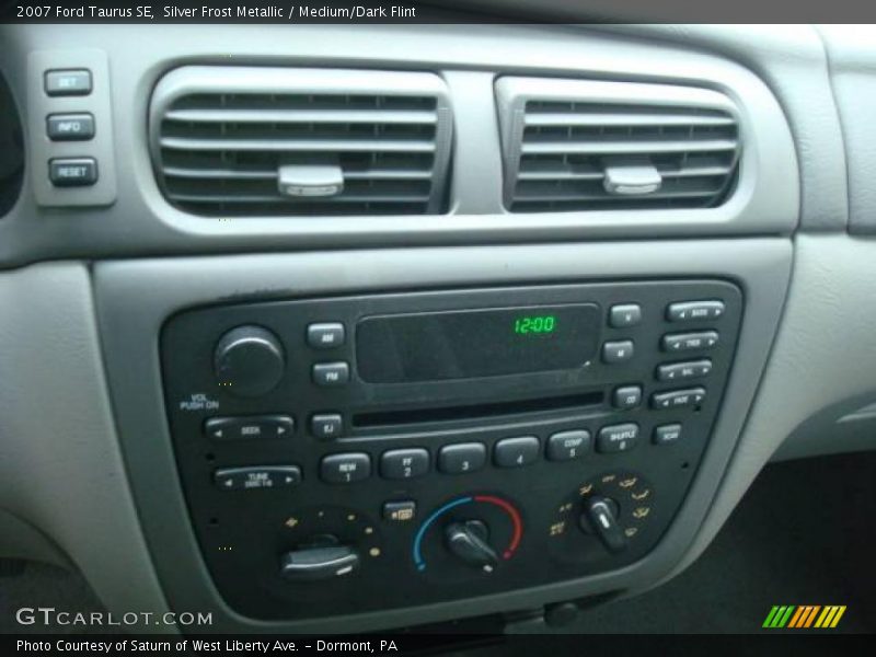 Silver Frost Metallic / Medium/Dark Flint 2007 Ford Taurus SE