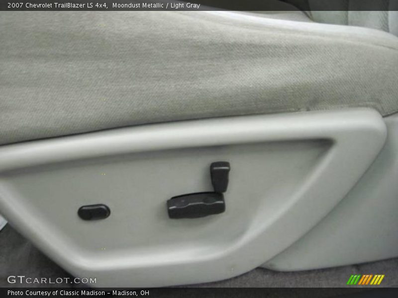 Moondust Metallic / Light Gray 2007 Chevrolet TrailBlazer LS 4x4