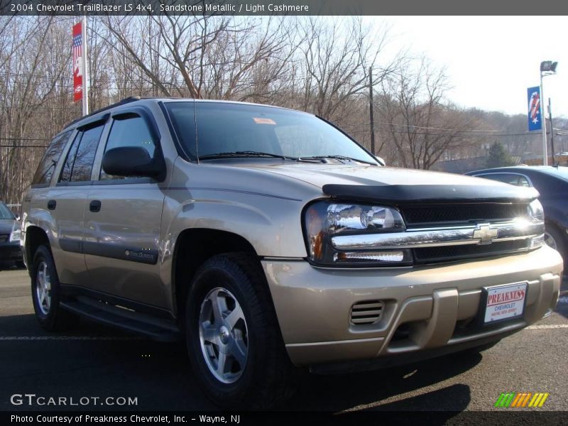 Sandstone Metallic / Light Cashmere 2004 Chevrolet TrailBlazer LS 4x4