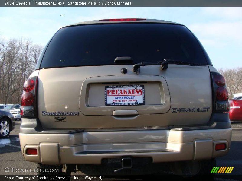 Sandstone Metallic / Light Cashmere 2004 Chevrolet TrailBlazer LS 4x4