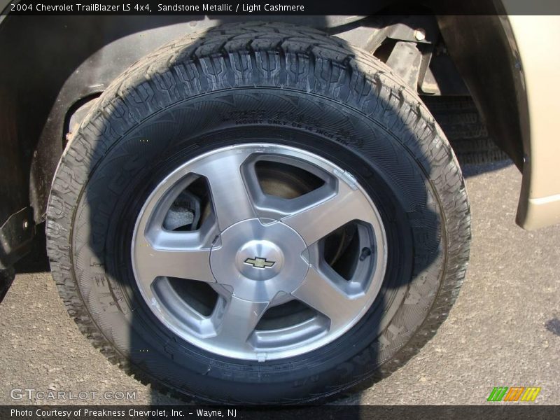Sandstone Metallic / Light Cashmere 2004 Chevrolet TrailBlazer LS 4x4