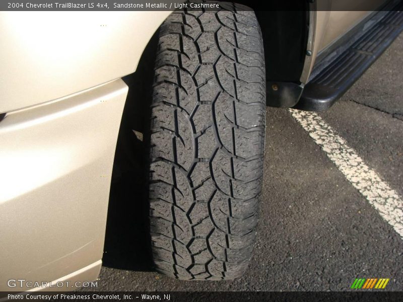 Sandstone Metallic / Light Cashmere 2004 Chevrolet TrailBlazer LS 4x4