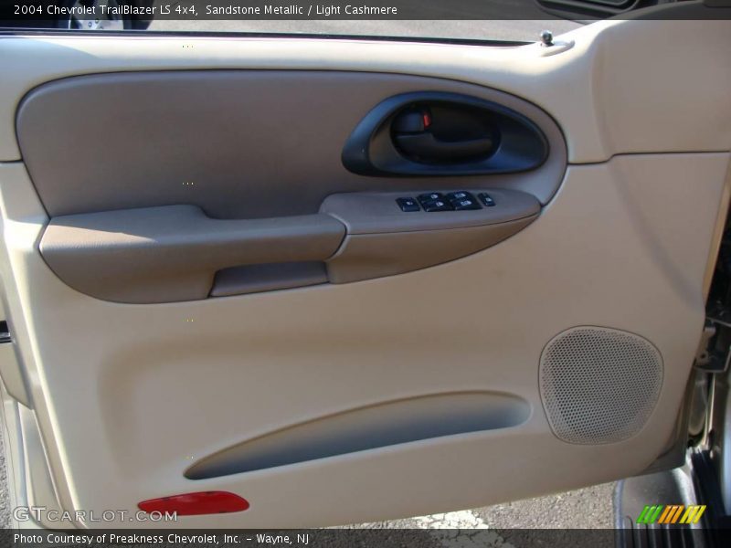 Sandstone Metallic / Light Cashmere 2004 Chevrolet TrailBlazer LS 4x4
