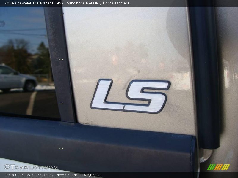 Sandstone Metallic / Light Cashmere 2004 Chevrolet TrailBlazer LS 4x4