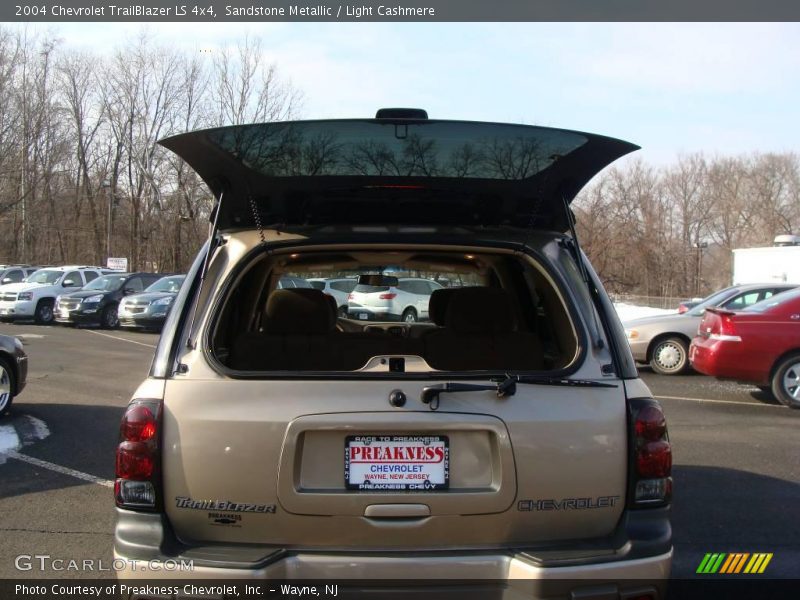 Sandstone Metallic / Light Cashmere 2004 Chevrolet TrailBlazer LS 4x4