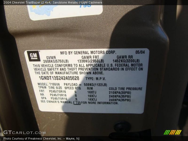 Sandstone Metallic / Light Cashmere 2004 Chevrolet TrailBlazer LS 4x4