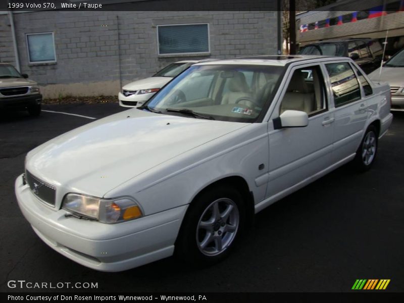 White / Taupe 1999 Volvo S70