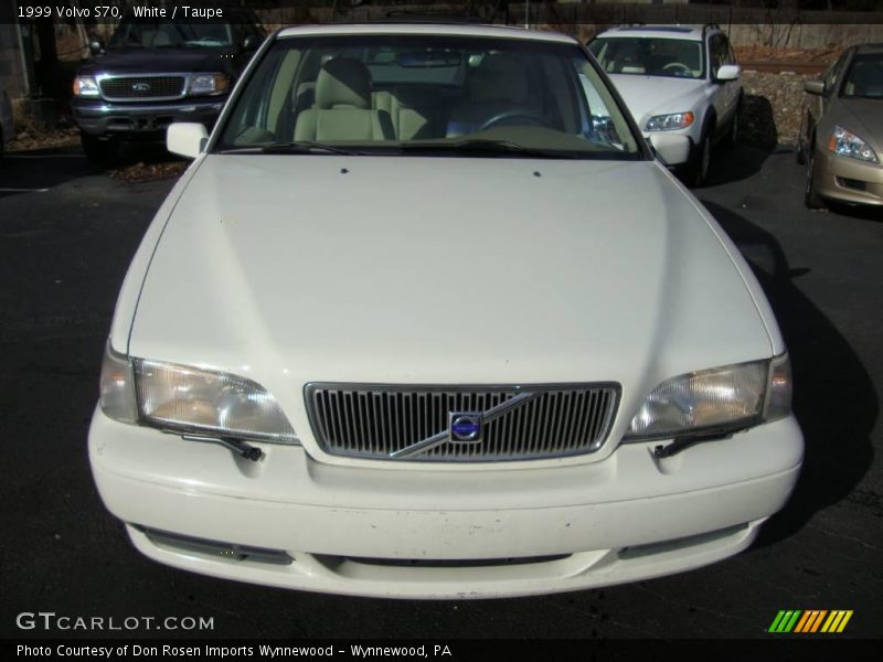 White / Taupe 1999 Volvo S70