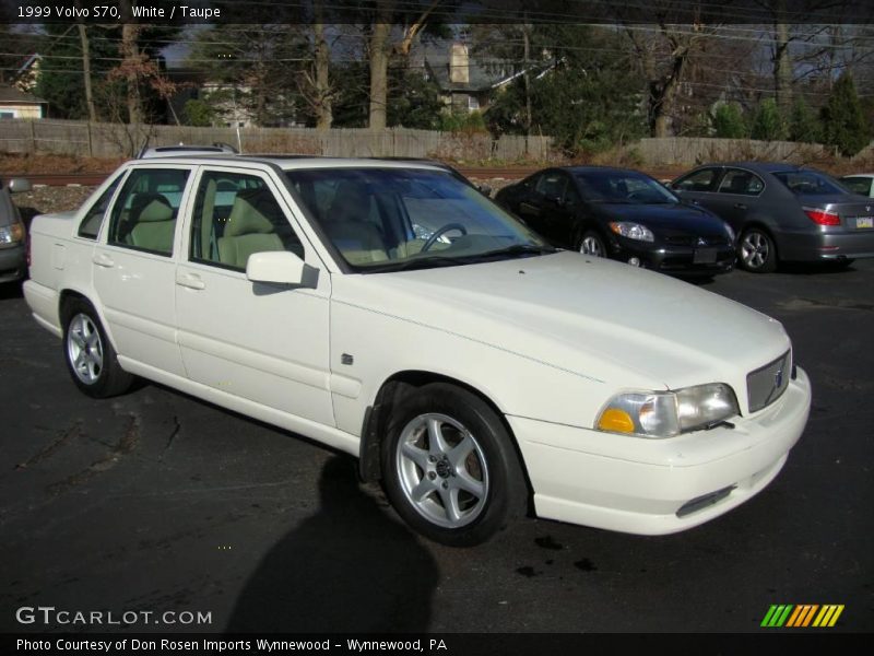 White / Taupe 1999 Volvo S70