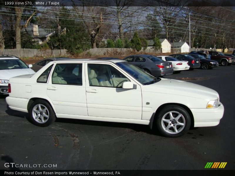 White / Taupe 1999 Volvo S70
