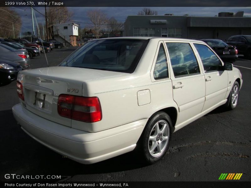 White / Taupe 1999 Volvo S70