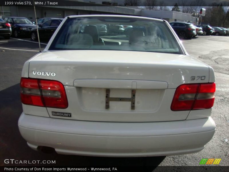White / Taupe 1999 Volvo S70