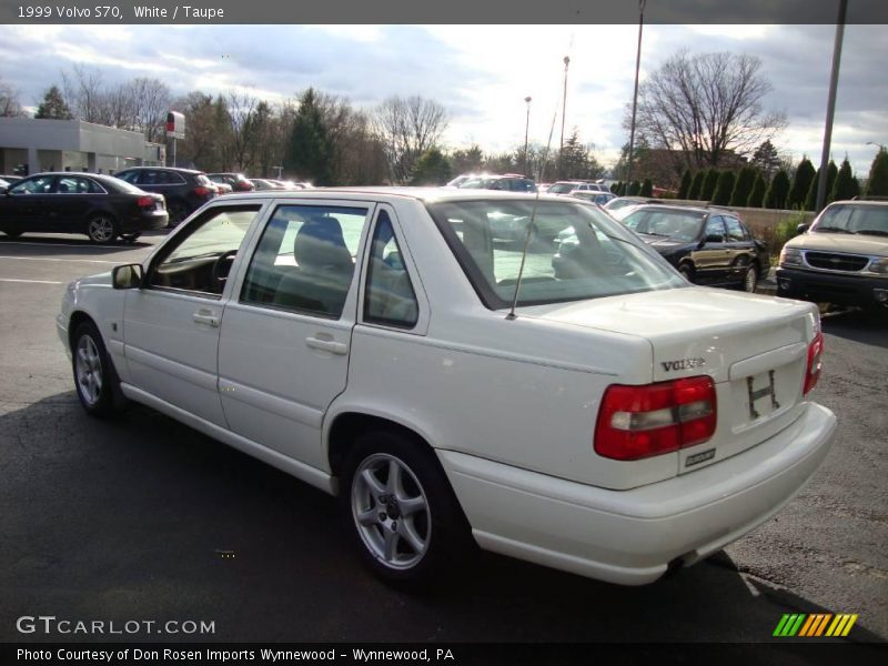 White / Taupe 1999 Volvo S70