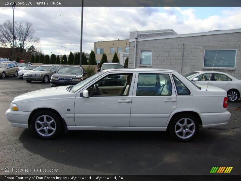 White / Taupe 1999 Volvo S70