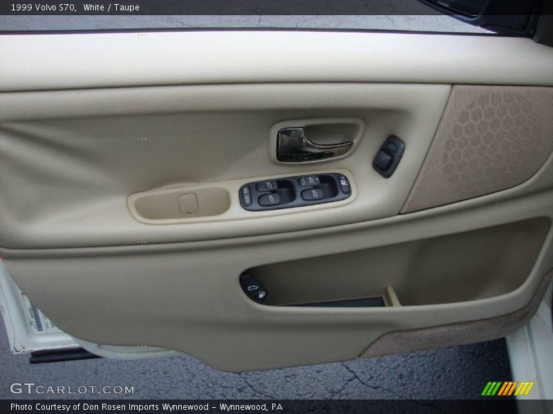 White / Taupe 1999 Volvo S70