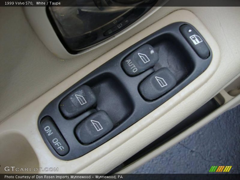 White / Taupe 1999 Volvo S70