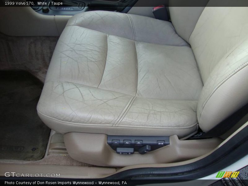 White / Taupe 1999 Volvo S70