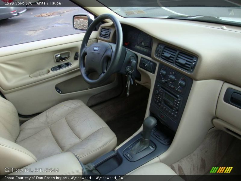 White / Taupe 1999 Volvo S70