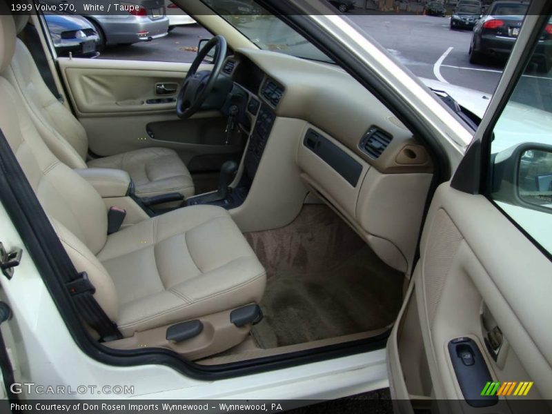 White / Taupe 1999 Volvo S70