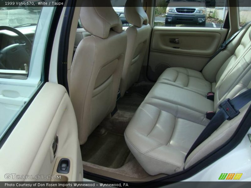 White / Taupe 1999 Volvo S70