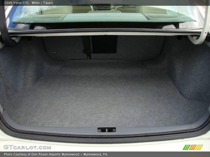 White / Taupe 1999 Volvo S70