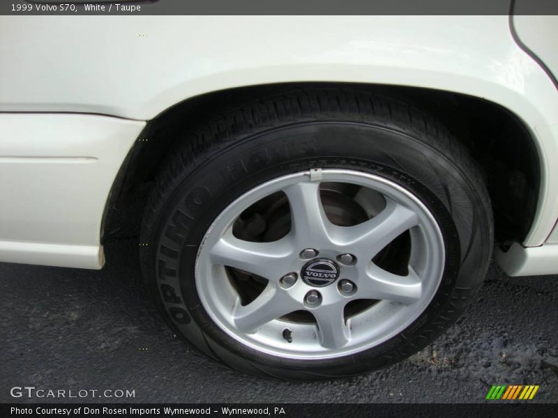 White / Taupe 1999 Volvo S70