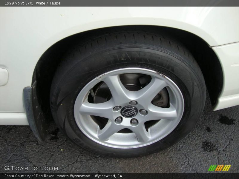 White / Taupe 1999 Volvo S70