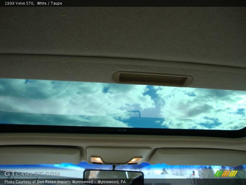 White / Taupe 1999 Volvo S70
