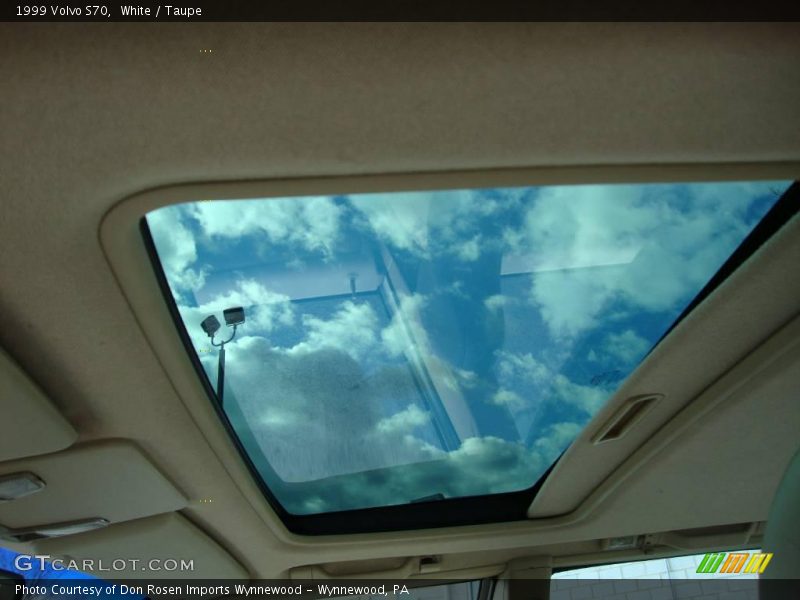 White / Taupe 1999 Volvo S70