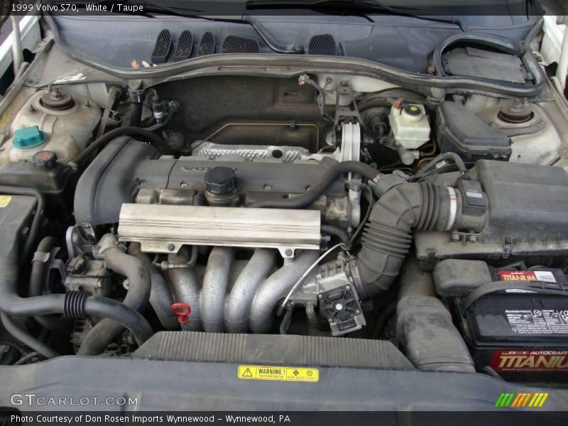 White / Taupe 1999 Volvo S70