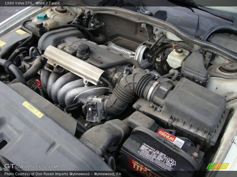 White / Taupe 1999 Volvo S70