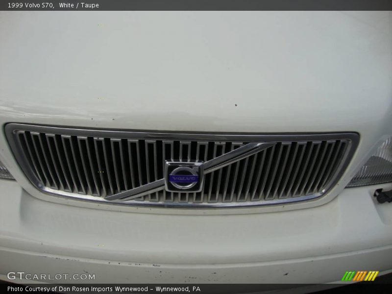 White / Taupe 1999 Volvo S70