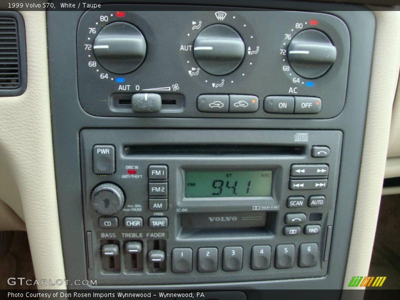 White / Taupe 1999 Volvo S70