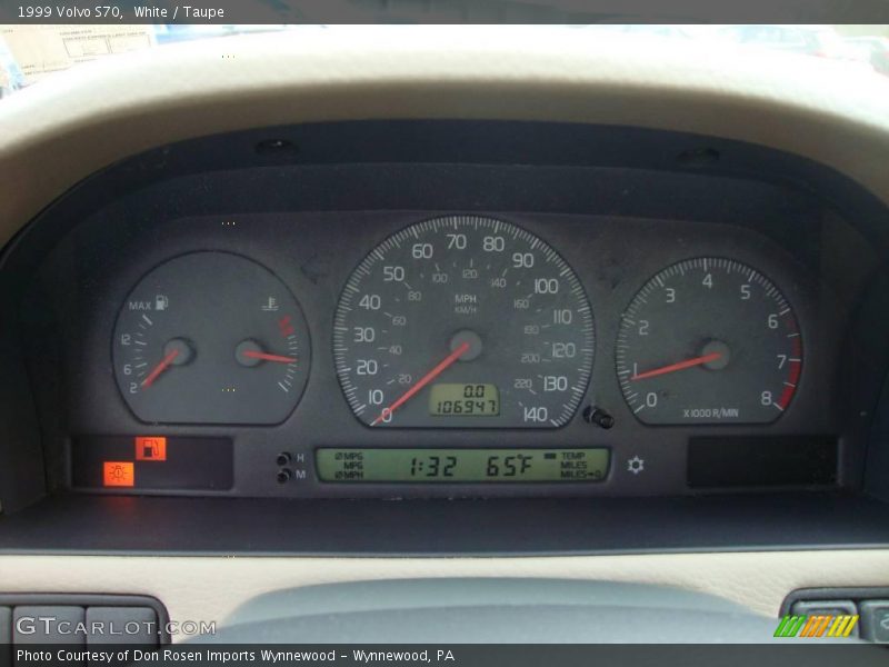 White / Taupe 1999 Volvo S70