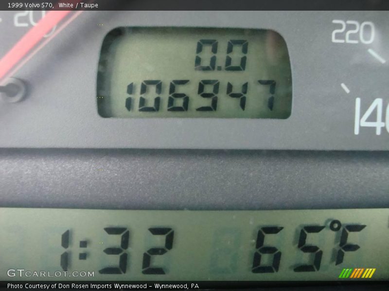 White / Taupe 1999 Volvo S70