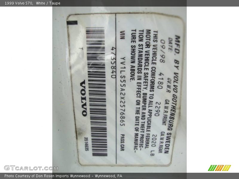 White / Taupe 1999 Volvo S70