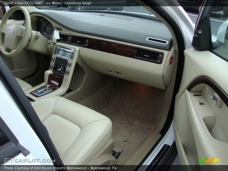 Ice White / Sandstone Beige 2008 Volvo XC70 AWD