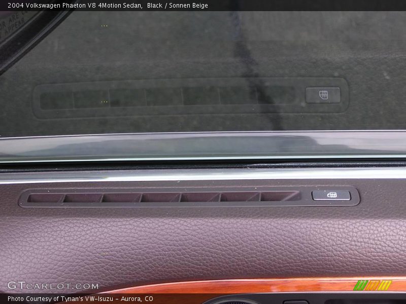Black / Sonnen Beige 2004 Volkswagen Phaeton V8 4Motion Sedan