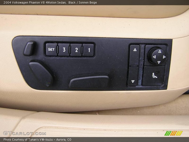Black / Sonnen Beige 2004 Volkswagen Phaeton V8 4Motion Sedan