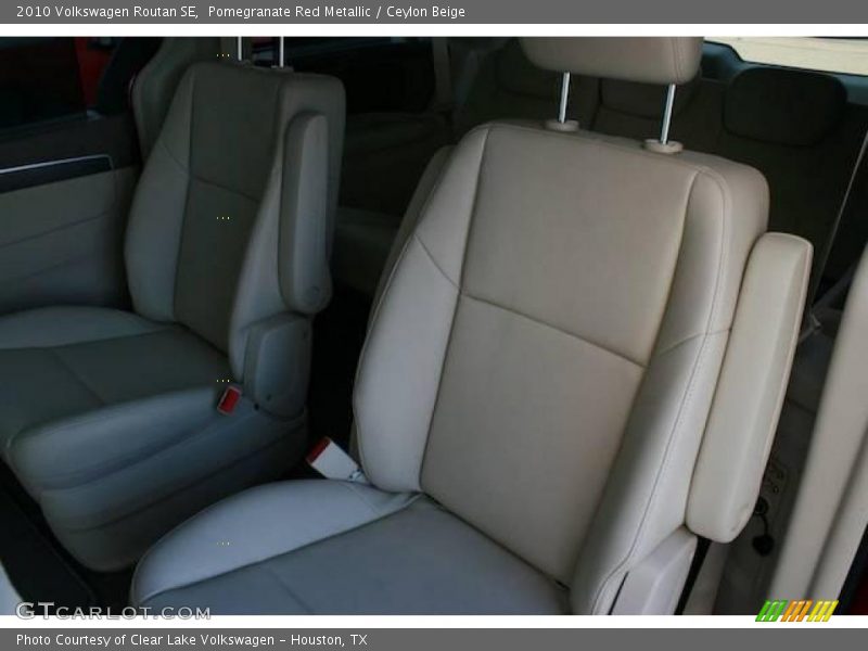 Pomegranate Red Metallic / Ceylon Beige 2010 Volkswagen Routan SE
