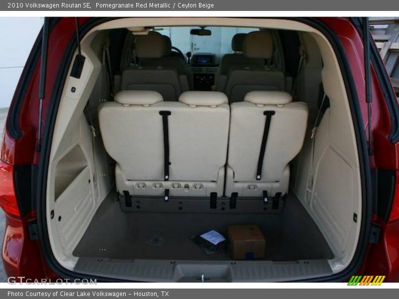 Pomegranate Red Metallic / Ceylon Beige 2010 Volkswagen Routan SE