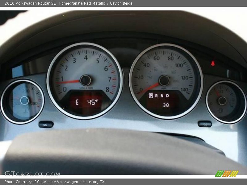 Pomegranate Red Metallic / Ceylon Beige 2010 Volkswagen Routan SE
