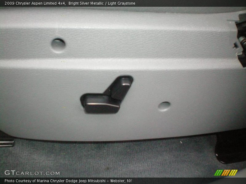 Bright Silver Metallic / Light Graystone 2009 Chrysler Aspen Limited 4x4