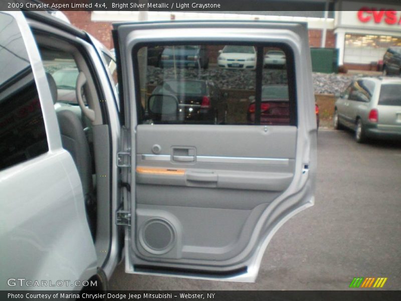 Bright Silver Metallic / Light Graystone 2009 Chrysler Aspen Limited 4x4