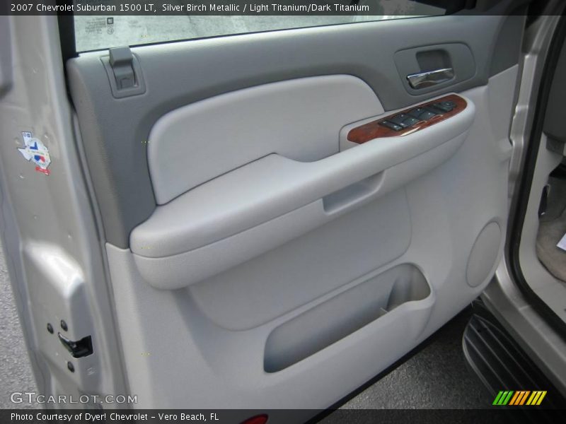 Silver Birch Metallic / Light Titanium/Dark Titanium 2007 Chevrolet Suburban 1500 LT