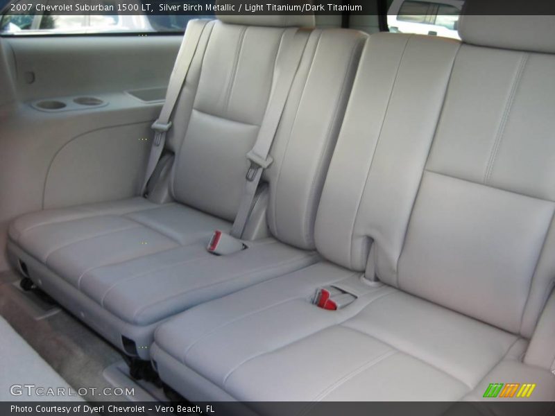 Silver Birch Metallic / Light Titanium/Dark Titanium 2007 Chevrolet Suburban 1500 LT