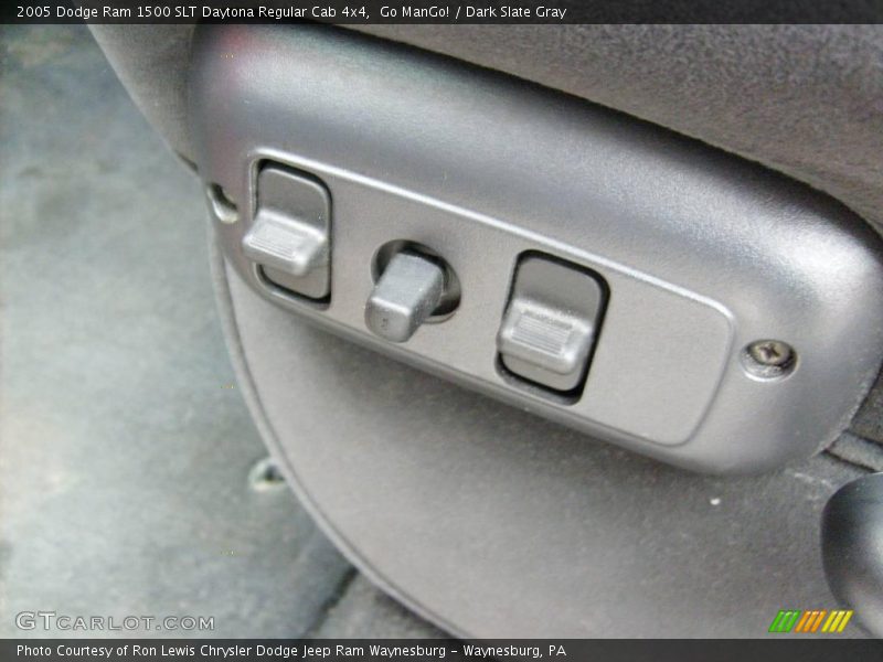 Go ManGo! / Dark Slate Gray 2005 Dodge Ram 1500 SLT Daytona Regular Cab 4x4