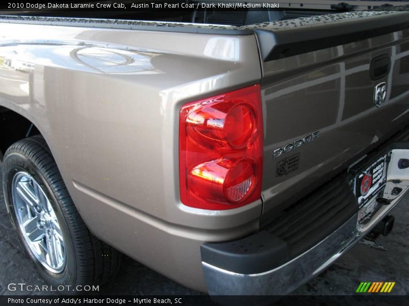 Austin Tan Pearl Coat / Dark Khaki/Medium Khaki 2010 Dodge Dakota Laramie Crew Cab
